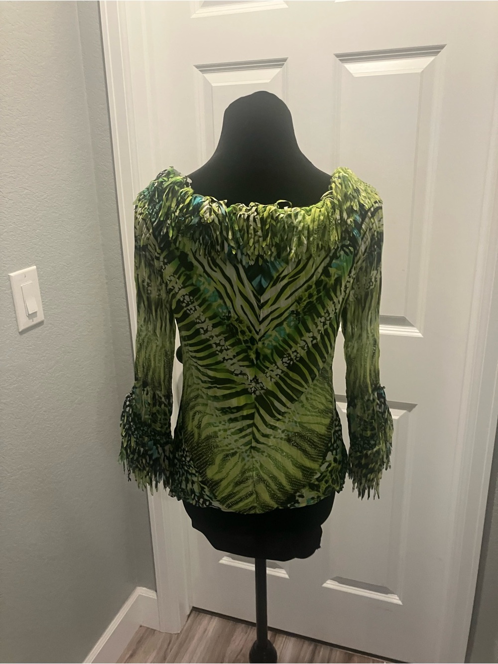 Women's Green Patterned Ruffle-Neck Blouse - Picture 2 of 4